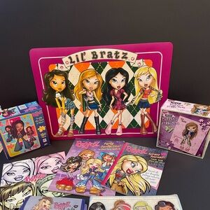 BRATZ lot - placement, 2 puzzles, pencil case, small purse, books